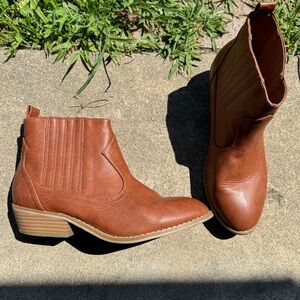 Universal Thread Target brown cowgirl boots excellent condition size 7.5